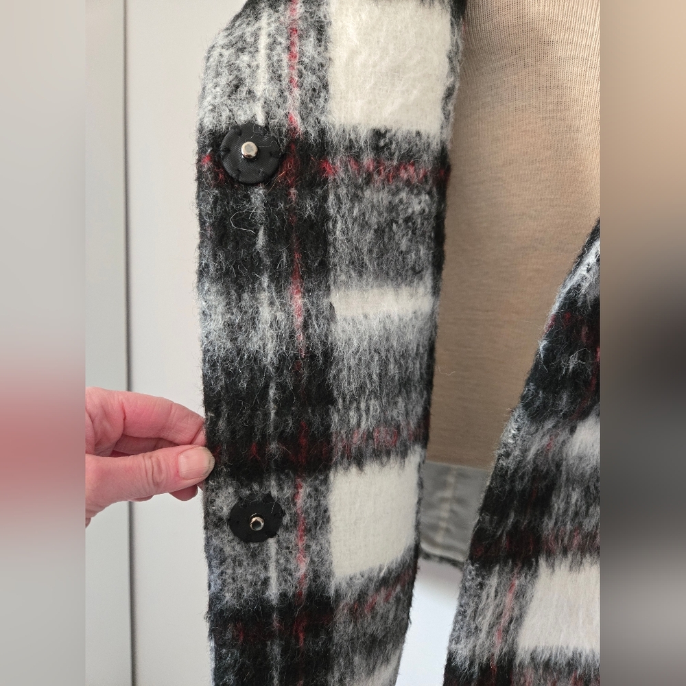 BANANA REPUBLIC Wool/Alpaca/Mohair mock neck coat- Black, White, Red. Size Large - Picture 9 of 13